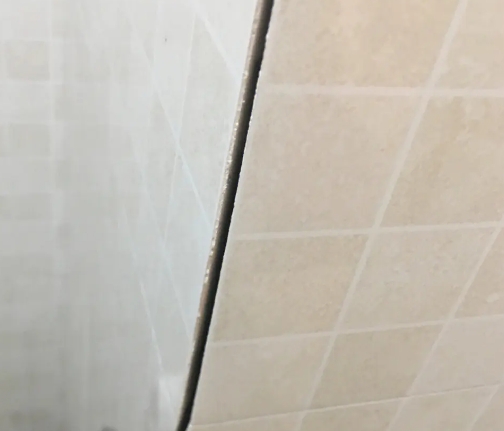 蒙城瓷砖空鼓维修公司分享阳台瓷砖脱落的修复过程可以分为以下几个步骤