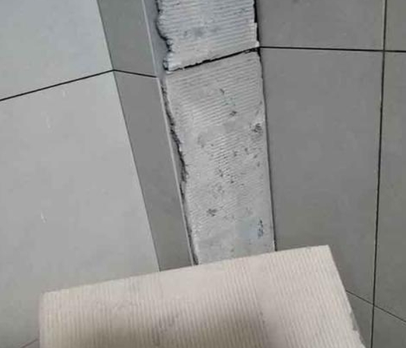 蒙城瓷砖空鼓维修公司分享下厨房瓷砖脱落的补救措施。